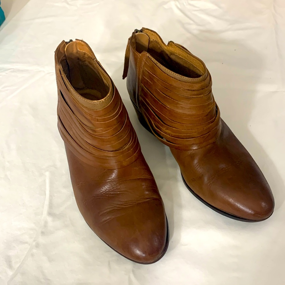 Clarks Artisan Bootees size 9